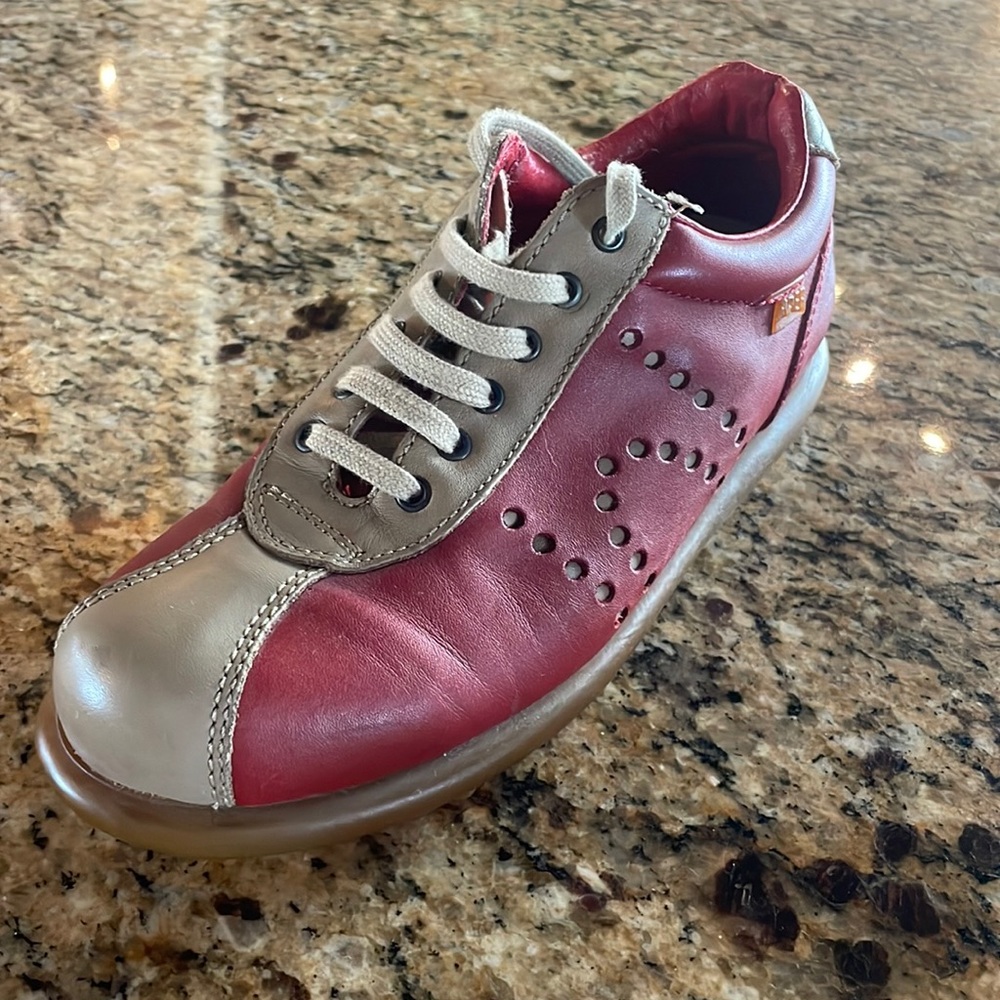 Capmer 37 Pelotas leather sneaker-good used condition, red and taupe leather 6.5